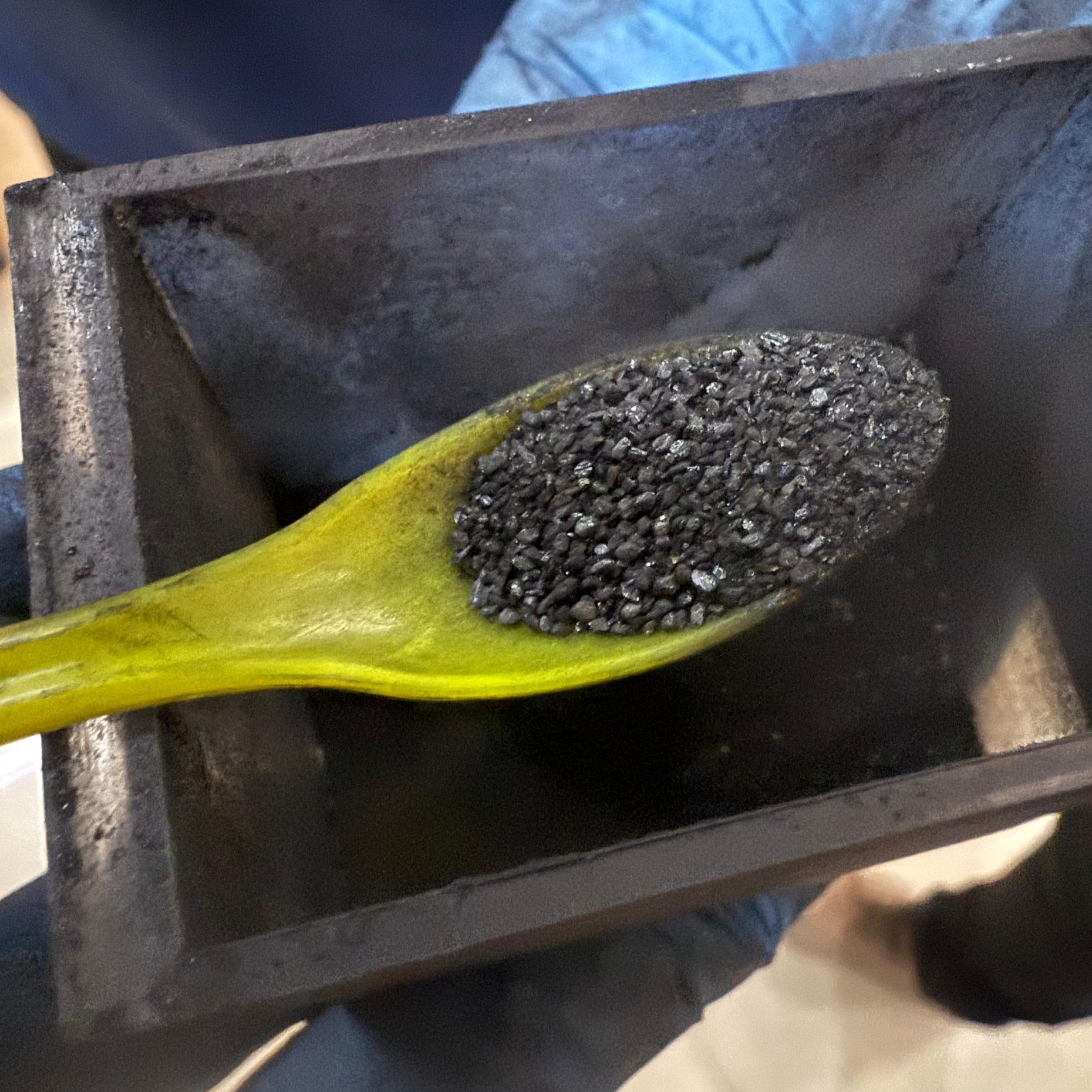 Few-layer graphene (FLG) powder showing ultra-thin carbon layers with high electrical and thermal conductivity.